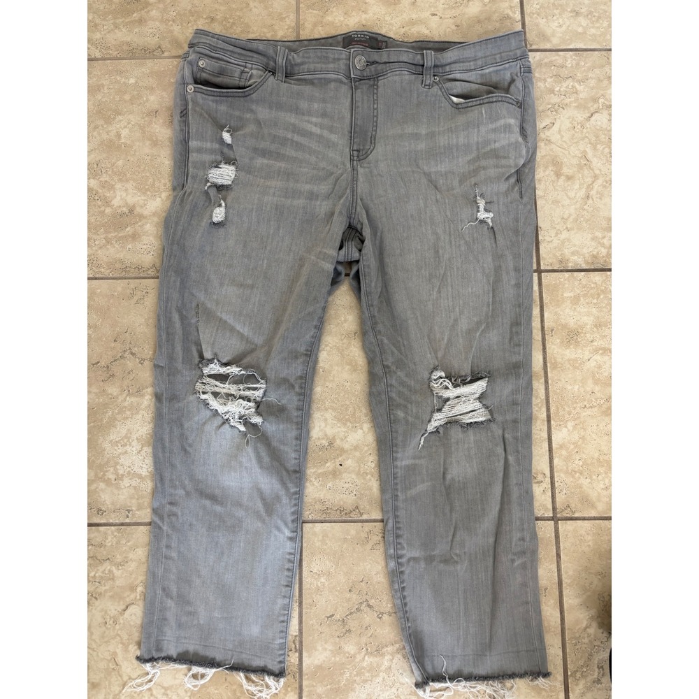 Torrid Super‎ Soft Crop Boyfriend Jeans Size 18 Distressed Gray
